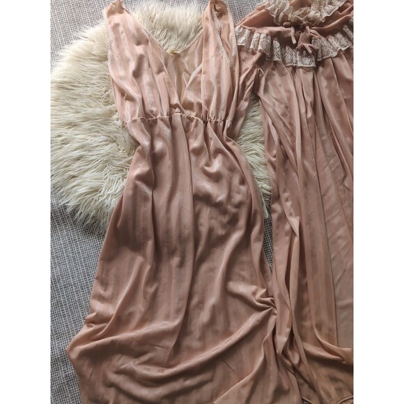 Vintage 60's 70's Nightgown & Robe Set Mid Length Silky & Feminine Small Peach - Picture 2 of 13